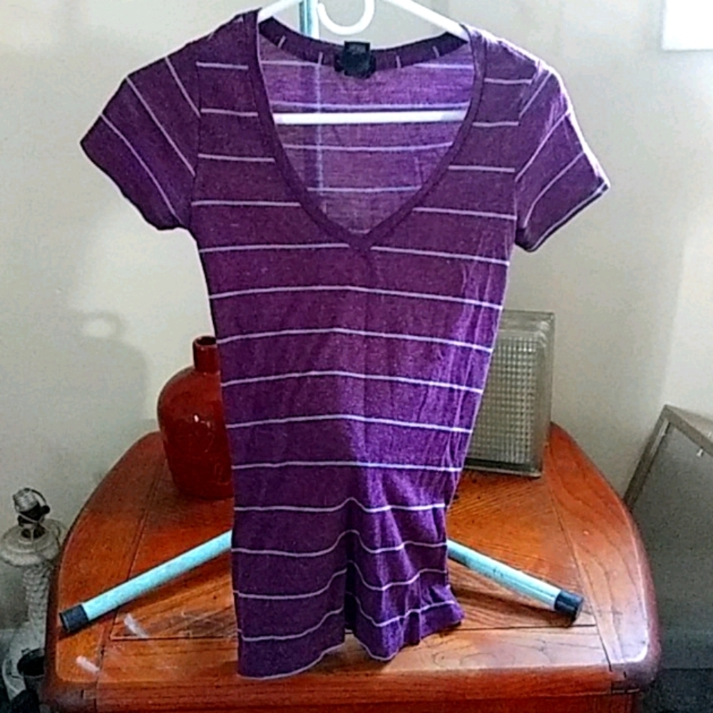 V neck striped tee